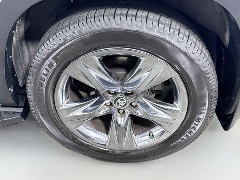 Used 2019 Toyota Highlander Limited Platinum AWD/4WD image 32