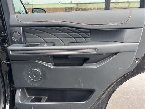 Used 2023 Ford Expedition Platinum image 13