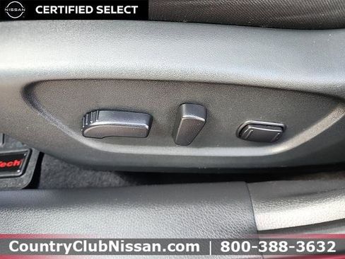 Certified 2018 Nissan Rogue SV w/ Premium Package image 12
