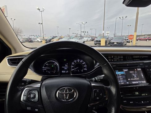 Used 2018 Toyota Avalon Limited image 30