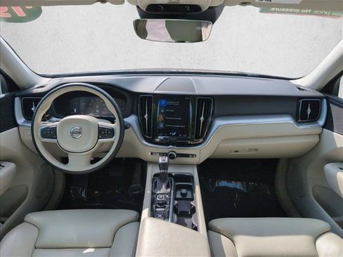 Used 2019 Volvo XC60 T5 Momentum w/ Premium Package AWD/4WD image 19