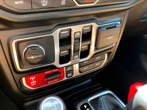 Used 2023 Jeep Gladiator Rubicon w/ Cold Weather Group AWD/4WD image 34