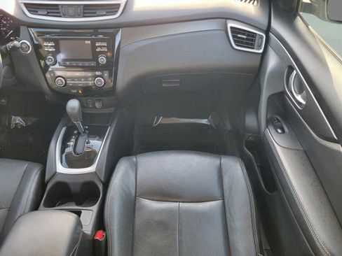 Used 2016 Nissan Rogue SV w/ SV Family Package FWD image 24