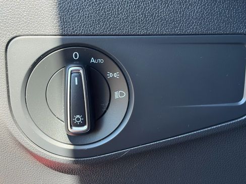 Used 2024 Volkswagen Tiguan SE FWD image 19