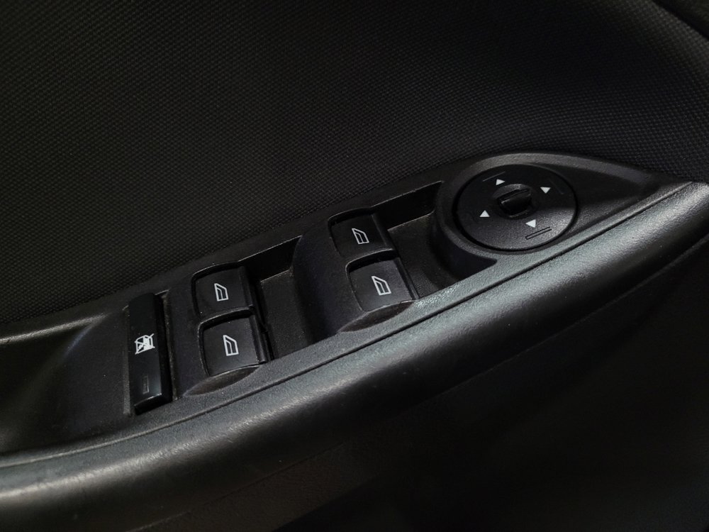 Used 2018 Ford Focus SE FWD image 27