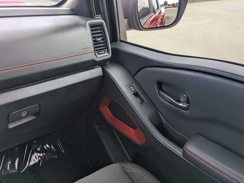 Used 2022 Nissan Frontier Pro-X RWD image 18