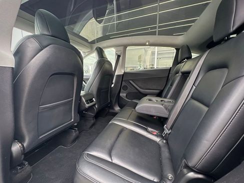 Used 2021 Tesla Model Y Long Range image 18