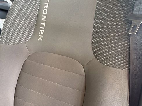 Used 2014 Nissan Frontier Desert Runner RWD image 5