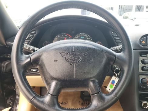 Used 2004 Chevrolet Corvette Coupe image 17