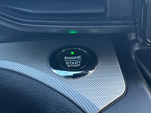 Used 2020 Ford Explorer XLT image 22