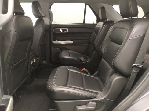 Used 2021 Ford Explorer XLT w/ Equipment Group 202A image 18
