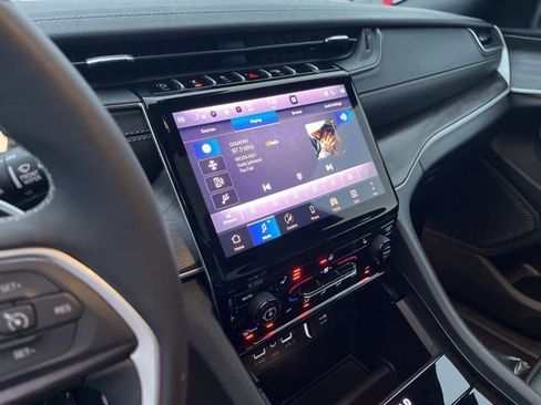 Used 2025 Jeep Grand Cherokee L Limited image 25