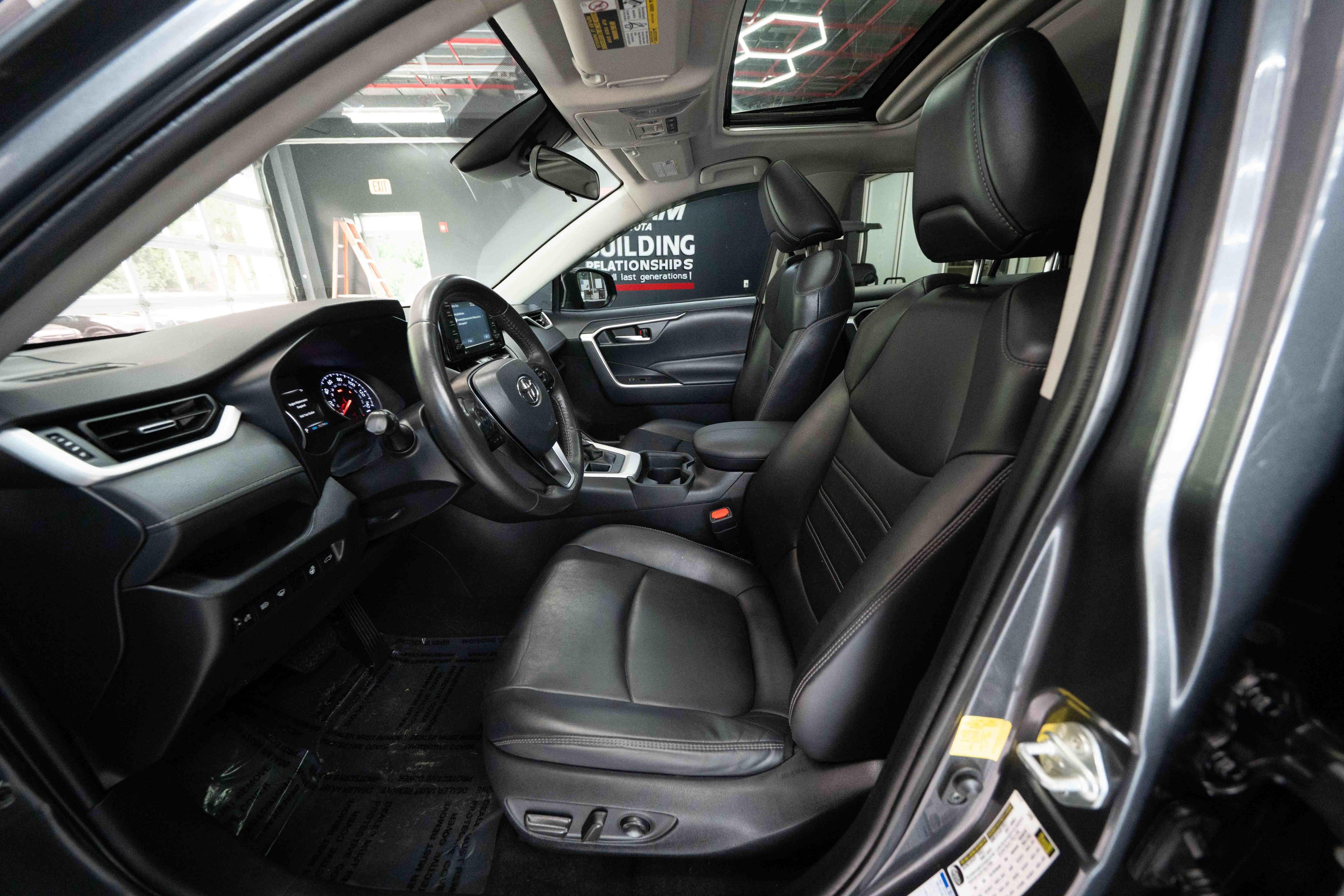 Used 2021 Toyota RAV4 XLE Premium AWD/4WD image 9