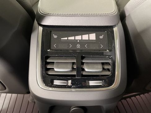 Certified 2025 Volvo XC90 T8 Plus w/ Protection Package Premier AWD/4WD image 43