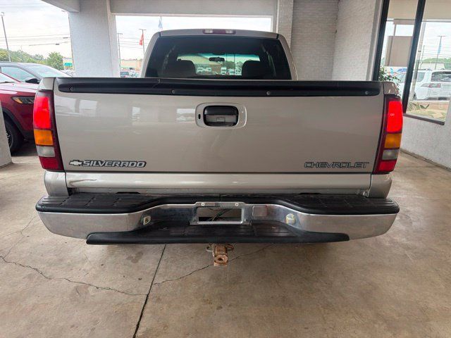 Used 2001 Chevrolet Silverado 1500 LS w/ Firm Ride Suspension Pkg AWD/4WD image 4