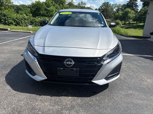 Used 2024 Nissan Altima 2.5 SV FWD image 2