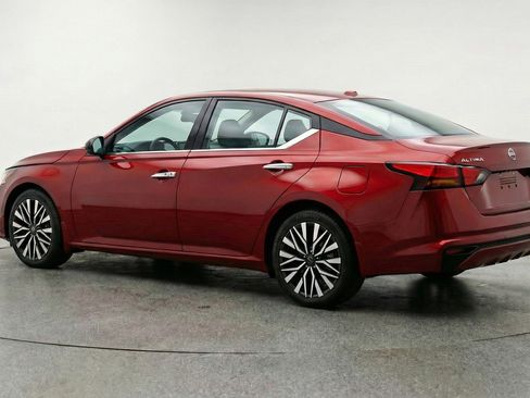 Used 2025 Nissan Altima 2.5 SV FWD image 6