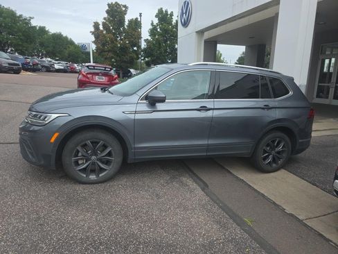 Used 2023 Volkswagen Tiguan SE w/ Panoramic Sunroof Package AWD/4WD image 17
