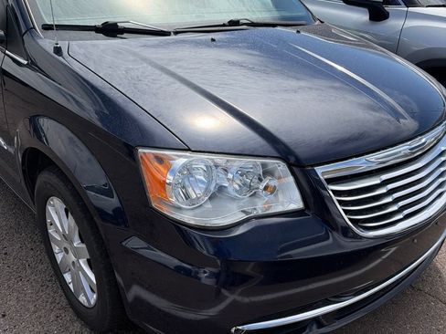Used 2015 Chrysler Town & Country Touring w/ Driver Convenience Group FWD image 15