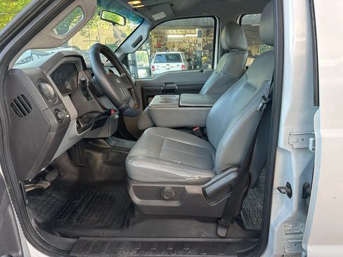 Used 2015 Ford F250 XL w/ Power Equipment Group RWD image 4