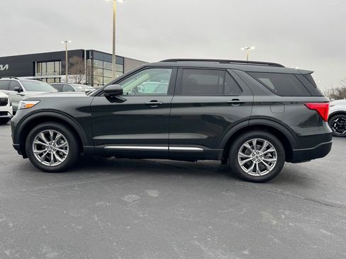 Used 2022 Ford Explorer XLT w/ Equipment Group 202A image 6