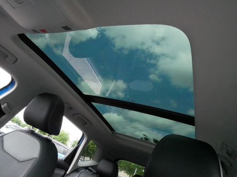 Certified 2022 Volkswagen Taos SEL w/ Panoramic Sunroof Package AWD/4WD image 35