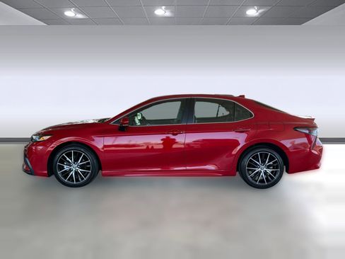 Used 2024 Toyota Camry SE image 2