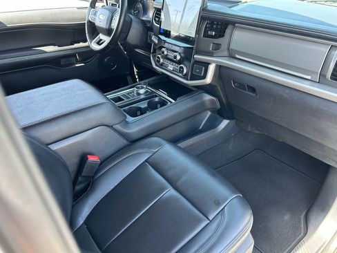 Used 2024 Ford Expedition XLT RWD image 13