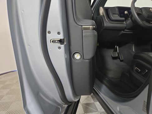 Used 2025 Rivian R1S Adventure AWD/4WD image 32
