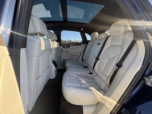 Used 2018 Porsche Macan S image 22