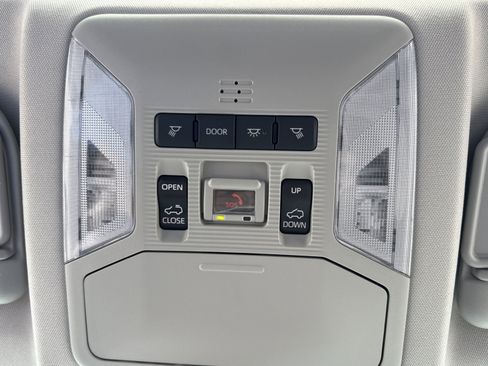Used 2022 Toyota RAV4 XLE w/ Convenience Package AWD/4WD image 17