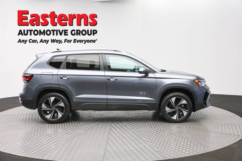 Used 2025 Volkswagen Taos SE AWD/4WD image 5