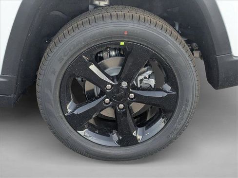 New 2025 Jeep Grand Cherokee Limited image 10