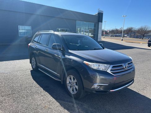Used 2013 Toyota Highlander Plus image 3