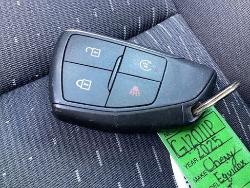 Used 2025 Chevrolet Equinox LT AWD/4WD image 32