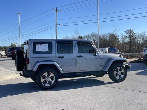 Used 2017 Jeep Wrangler Unlimited Sahara image 8