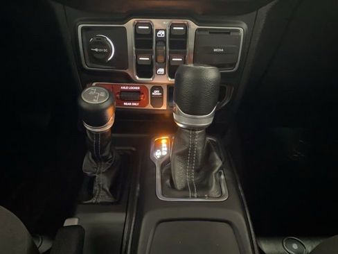 Used 2024 Jeep Wrangler Unlimited image 56