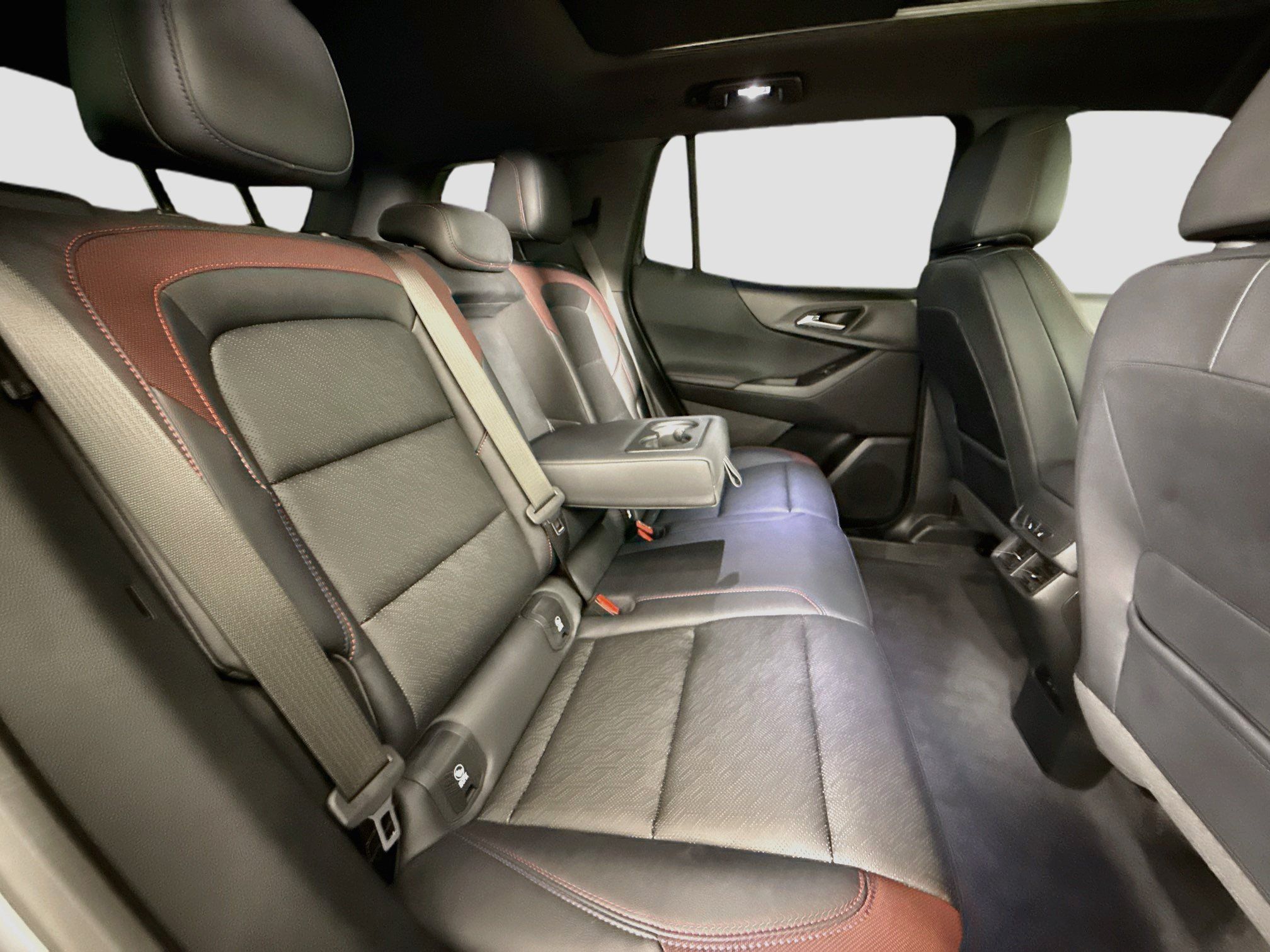 Used 2025 Chevrolet Equinox RS w/ Safety and Technology Package FWD image 30