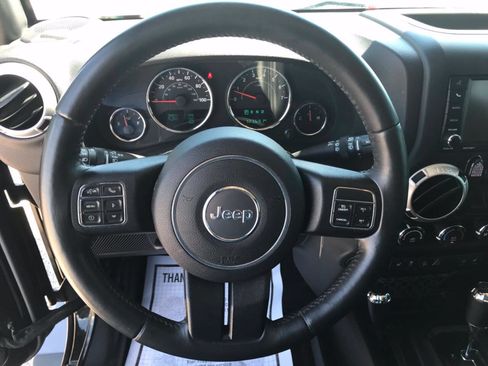 Used 2016 Jeep Wrangler Unlimited Sahara w/ Dual Top Group AWD/4WD image 9