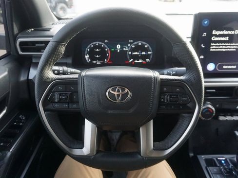 Certified 2025 Toyota Tacoma TRD Off-Road image 3