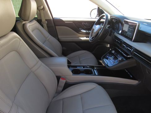 Used 2020 Lincoln Corsair Reserve image 9