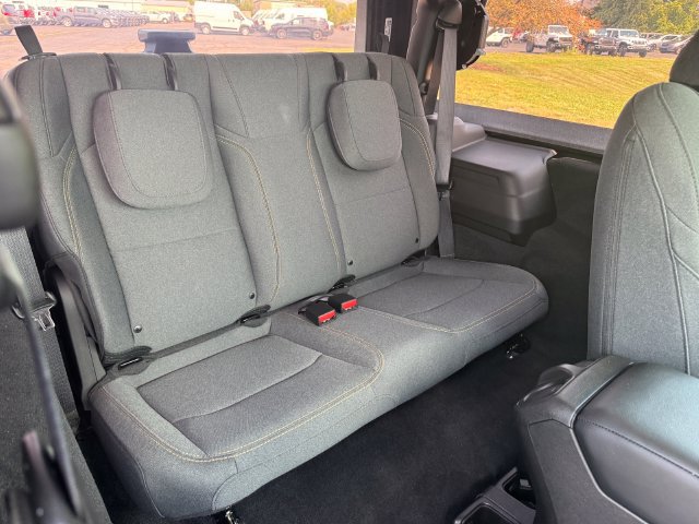 Certified 2025 Jeep Wrangler Sport AWD/4WD image 15