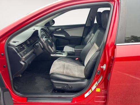 Used 2012 Toyota Camry SE w/ Leather Pkg FWD image 9