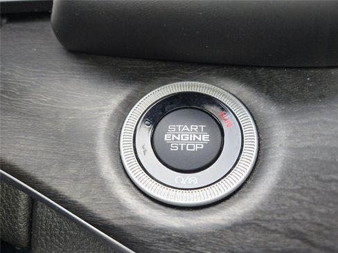 Certified 2022 Jeep Grand Cherokee Overland w/ Luxury Tech Group IV AWD/4WD image 40