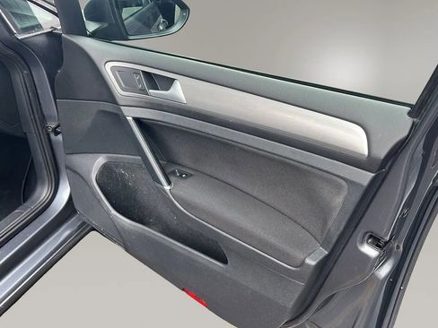 Used 2016 Volkswagen Golf S image 17