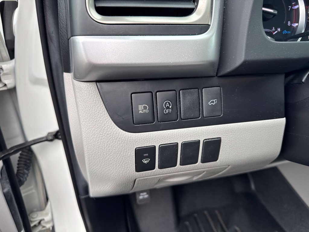 Certified 2019 Toyota Highlander XLE w/ Carpet Mat Package (TMS) AWD/4WD image 10