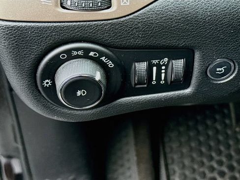 Used 2015 Jeep Cherokee Latitude w/ Comfort/Convenience Group AWD/4WD image 15