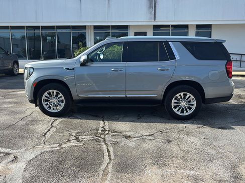 Used 2023 GMC Yukon SLT w/ SLT Premium Package RWD image 4