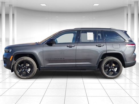 Used 2023 Jeep Grand Cherokee Altitude image 6