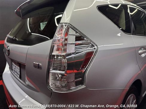 Used 2014 Toyota Prius V Two image 28